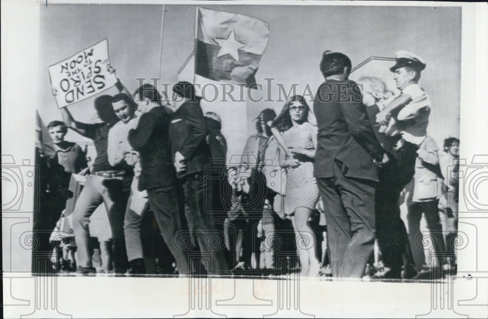 1970 Police break up Vice President Agnew protest - Historic Images