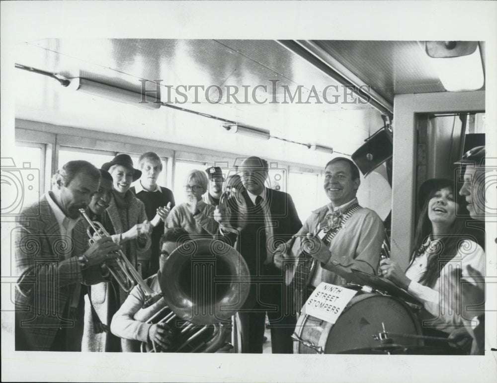 1981 Press Photo Mayor Ed Koch, Bryon Allen, Sarah Purcell, Skip Stephenson, - Historic Images