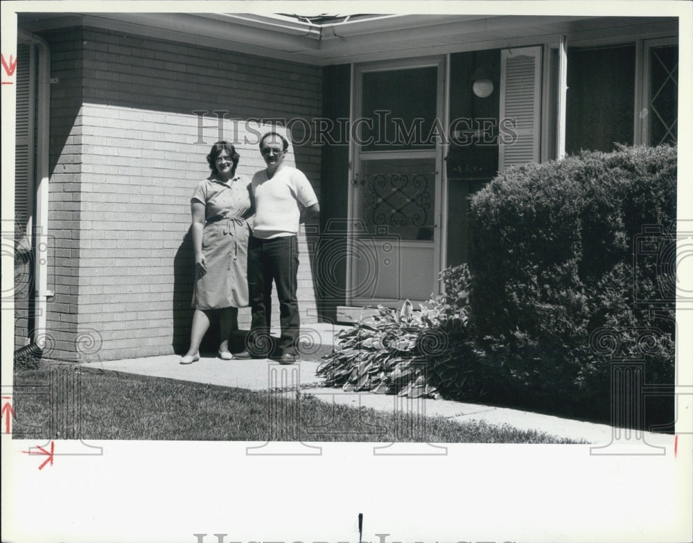 1984 Press Photo Diane &amp; Peter Arkins on the day they moved to a south suburban - Historic Images