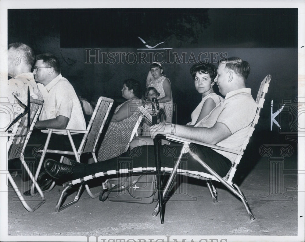 1967 Press Photo Lynn Bernar,John Mark, before State Fairground concert. - Historic Images