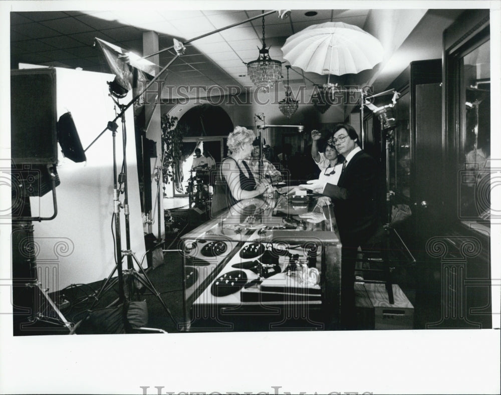 1990 Press Photo Bill Kropke, Pixie Carson filming lottery commercial - Historic Images