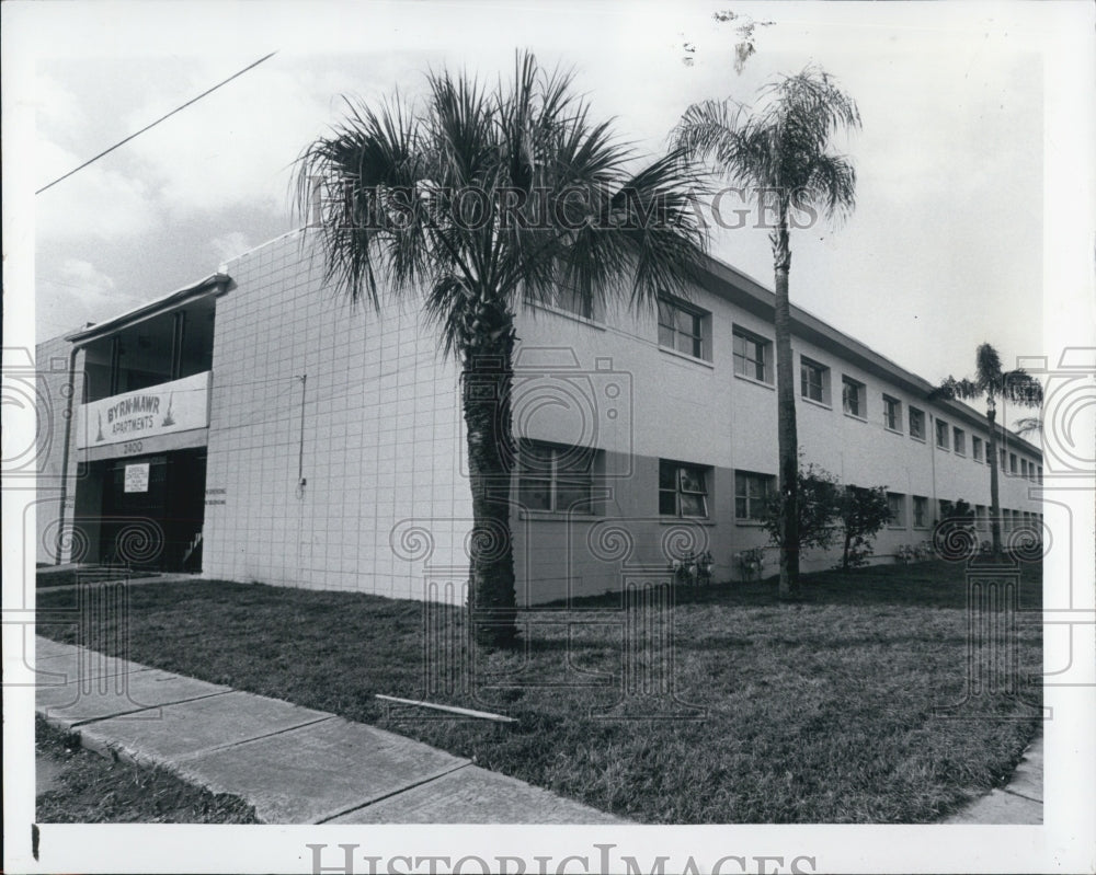 1982 Press Photo Rehabilitated apartment building - Historic Images