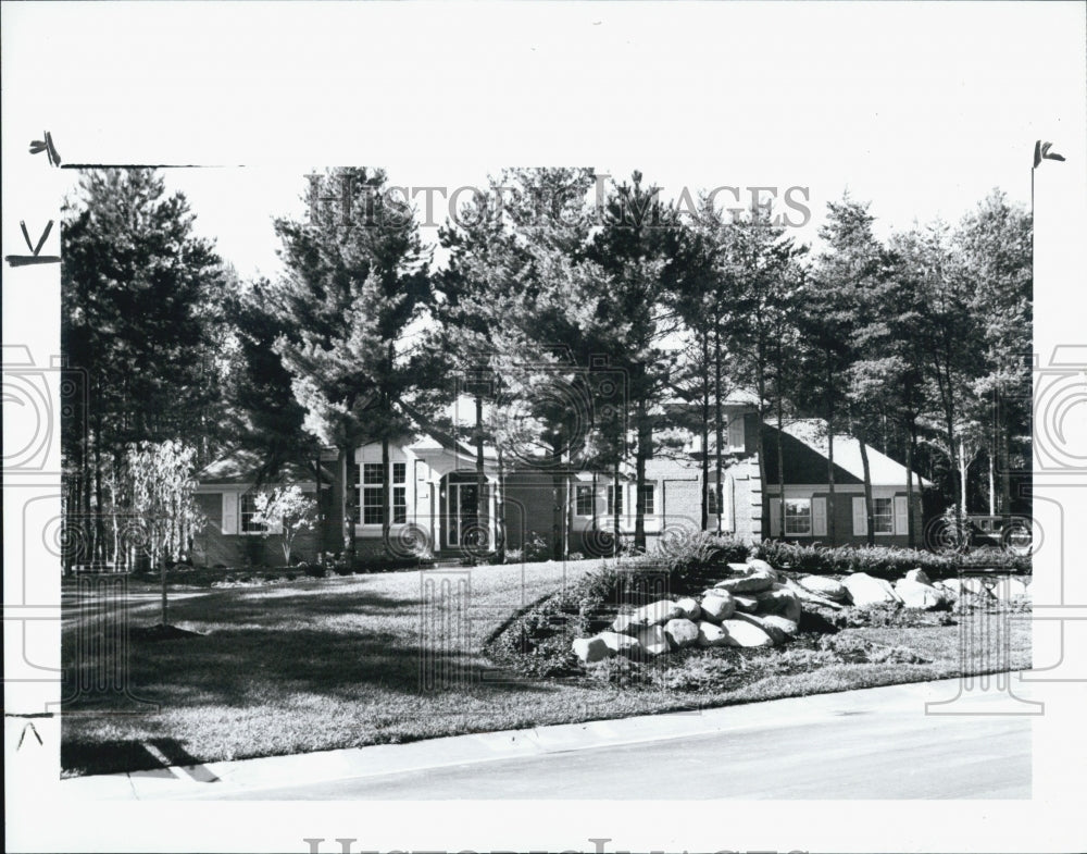 1990 Press Photo 5,800 square foot Cranbrook model gourmet kitchen stone - Historic Images