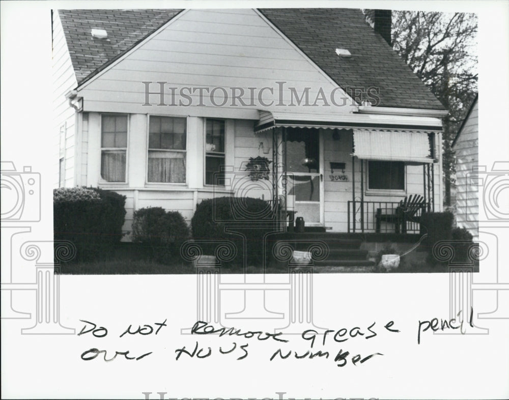 1988 Press Photo 20403 Manor St. Detroit woman accused warehousing 23 children - Historic Images