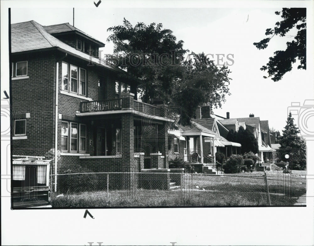 1987 Press Photo house pizza delivery man shot Ward Street Detroit - Historic Images