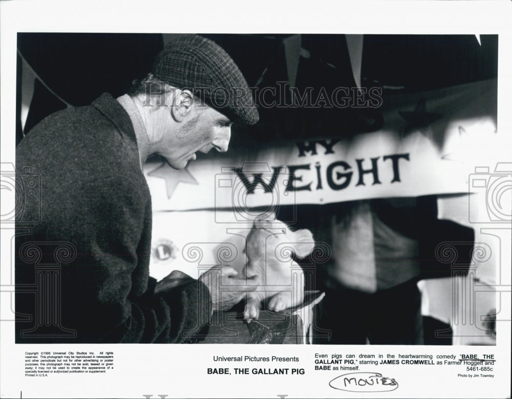 1995 Press Photo James Cromwell in "Babe, The Gallant Pig" - Historic Images