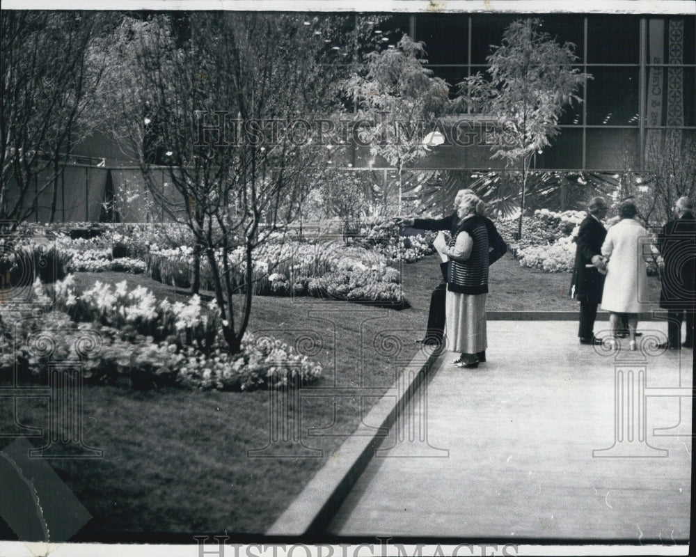 1974 Visitors Admire Flower Display Chicago Flower And Garden Show - Historic Images