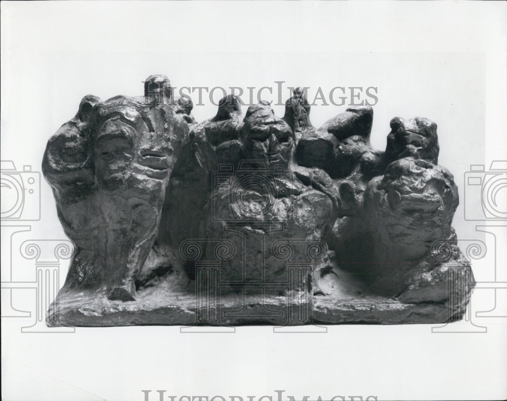 1963 of a piece by British sculptor Raymond Mason - Historic Images