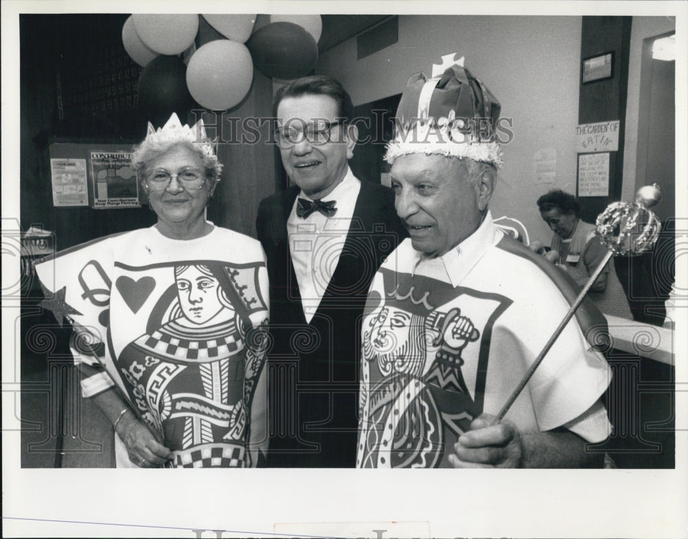 1990 Press Photo of Sen. Paul Simon with Fran Caliendo &amp; Frank Turco at party - Historic Images