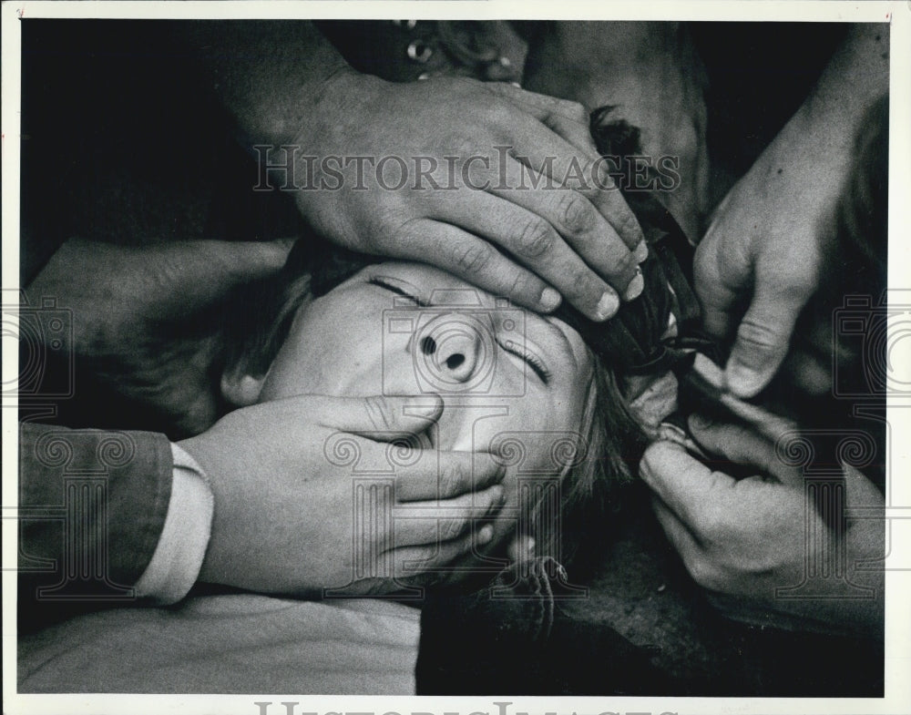 1983 Press Photo victim attended to by Troop 150 - Historic Images