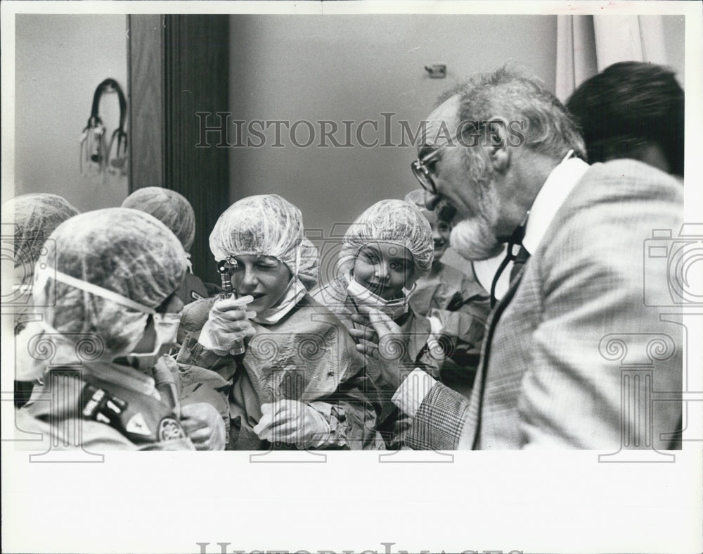 1982 Press Photo Angela Diciolla Jennifer nee Dr. Albert Goldman observation - Historic Images