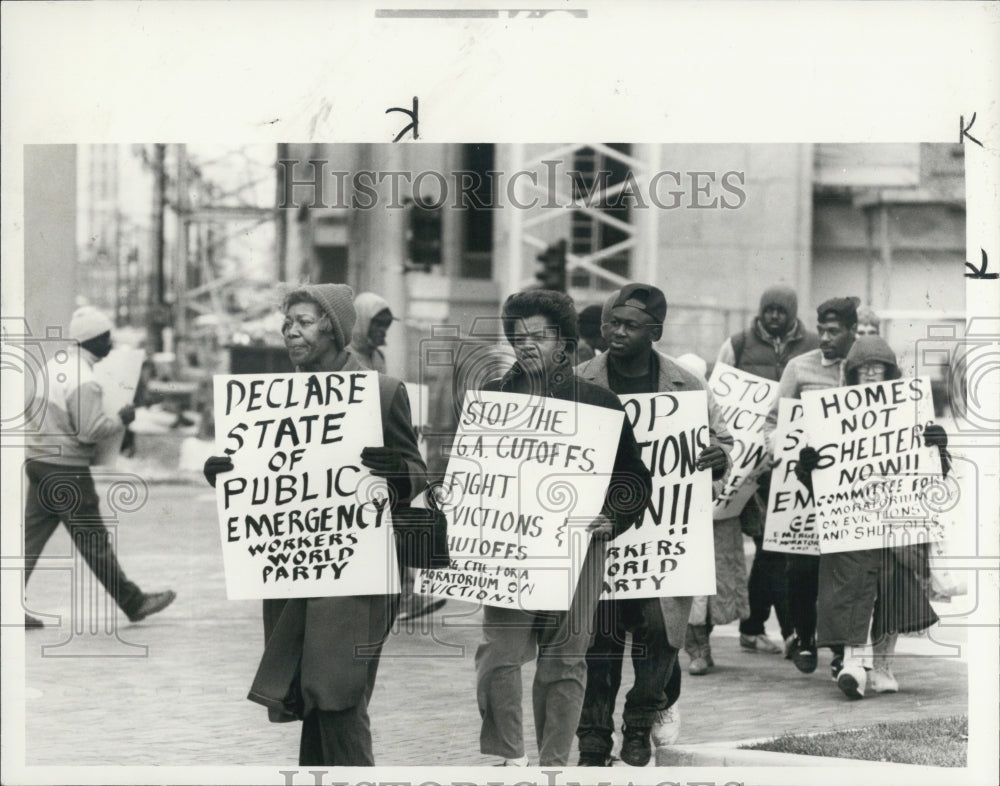 1991 Press Photo Demonstrators protesting evictions - Historic Images