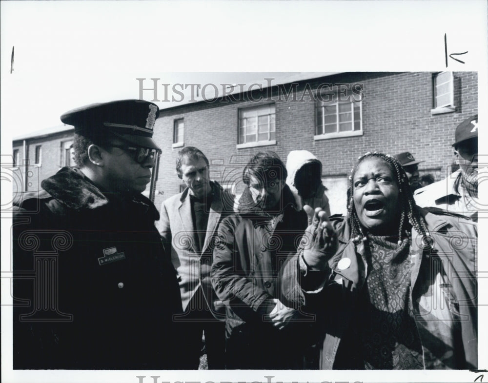 1992 Press Photo Homeless move into Parkside homes - Historic Images