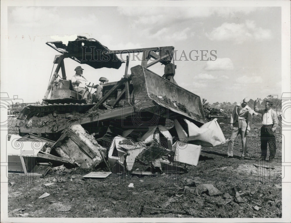 Press Photo city dump Clark Sweet Timothy Goodman - Historic Images