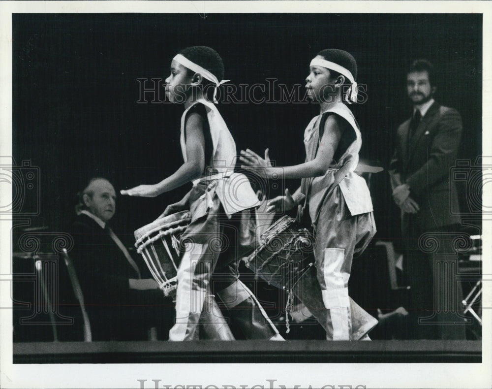 1982 Press Photo Little Folk Festival Folk Musicians Sons Tacuma Rahtu On Drums - Historic Images