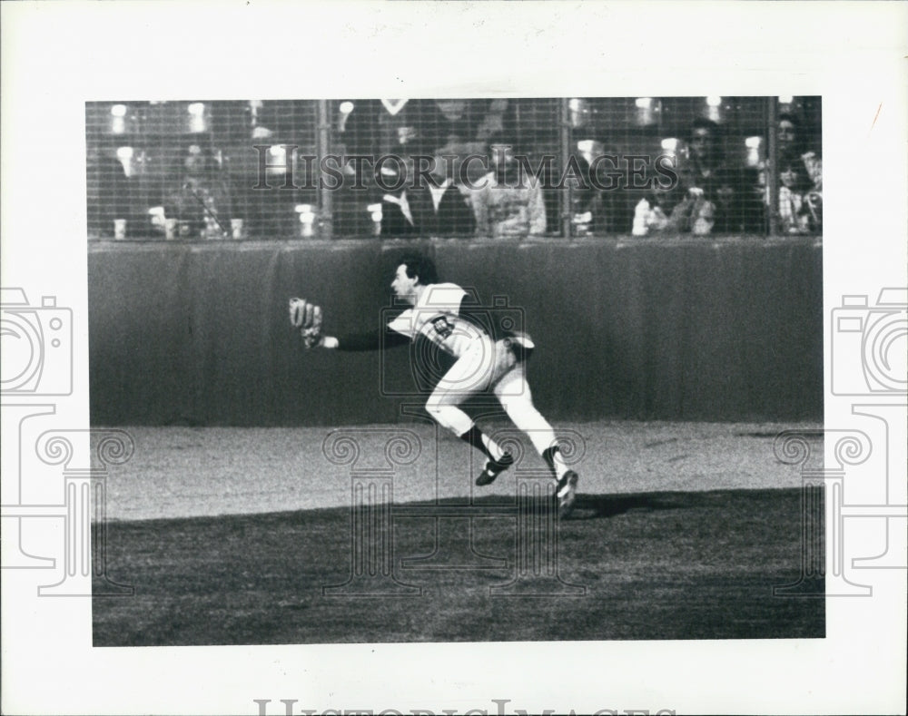 1981 Press Photo Steve Kemp makes great catch Detroit Tigers - Historic Images