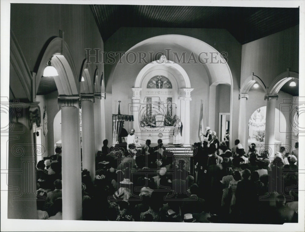 1946 Press Photo St Francis Xavier Church Interior During Service - RSG10861 - Historic Images