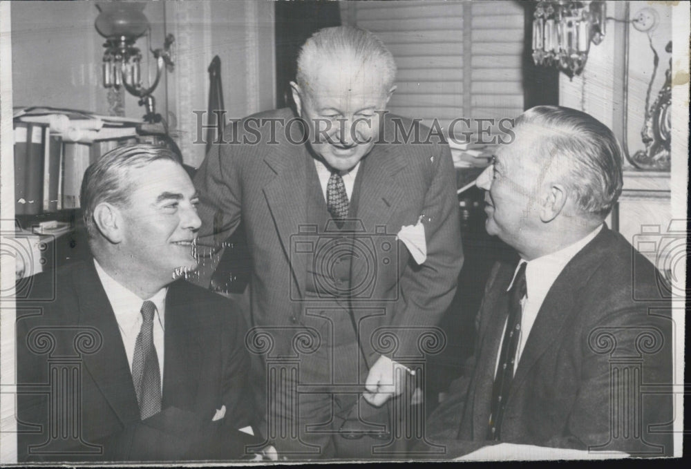 1956 Herbert Hoover, John B. Hollister confer with James P. Richards - Historic Images