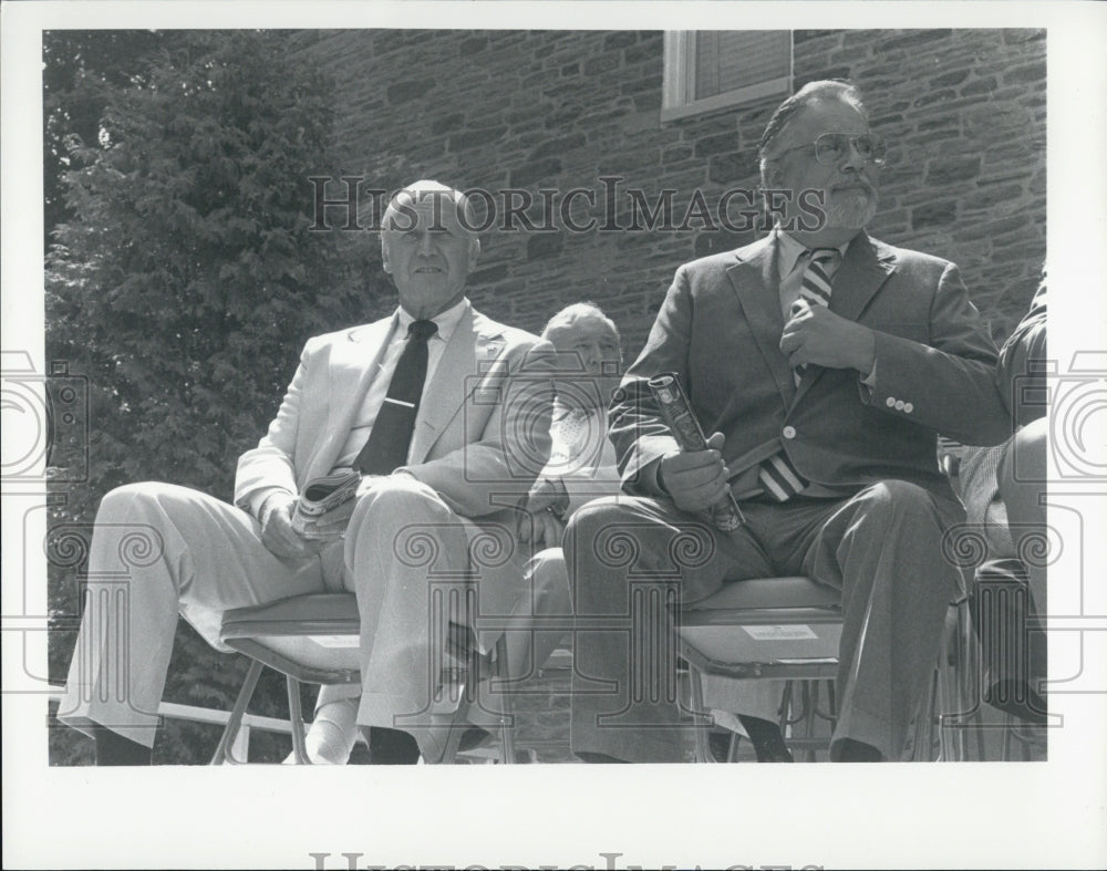 1988 Press Photo Dr. Bobby Brown with Bart Gianati - Historic Images