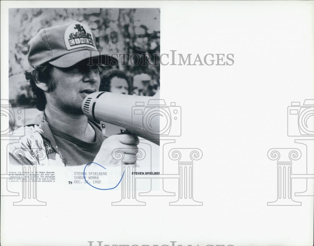 1982 Press Photo Steven Spielberg Sunday Woman Film Director - Historic Images