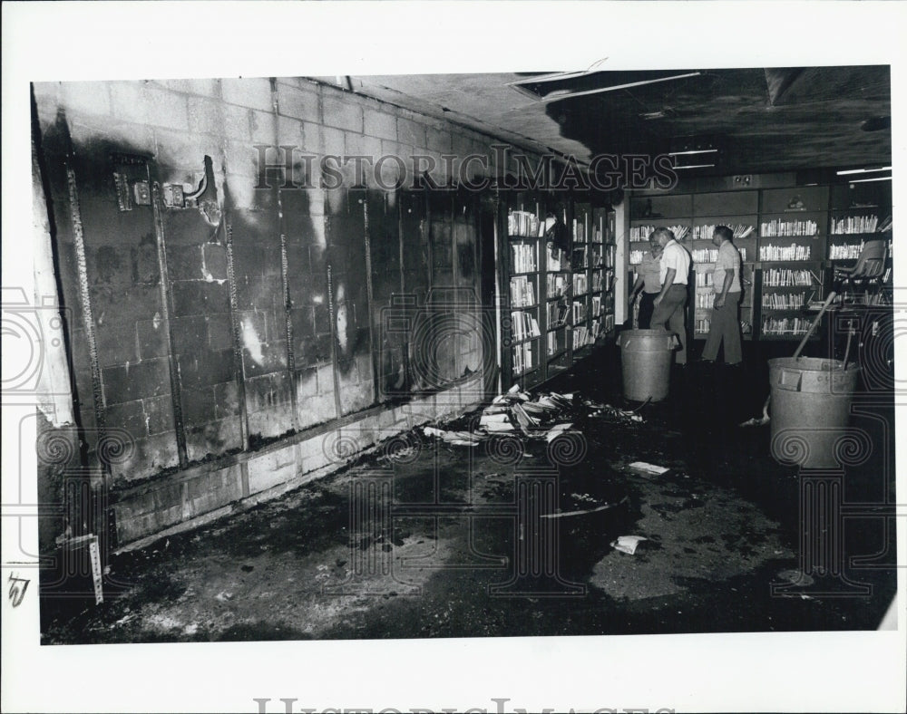 1983 Press Photo Arson at Bayonet Point Middle School Library - Historic Images