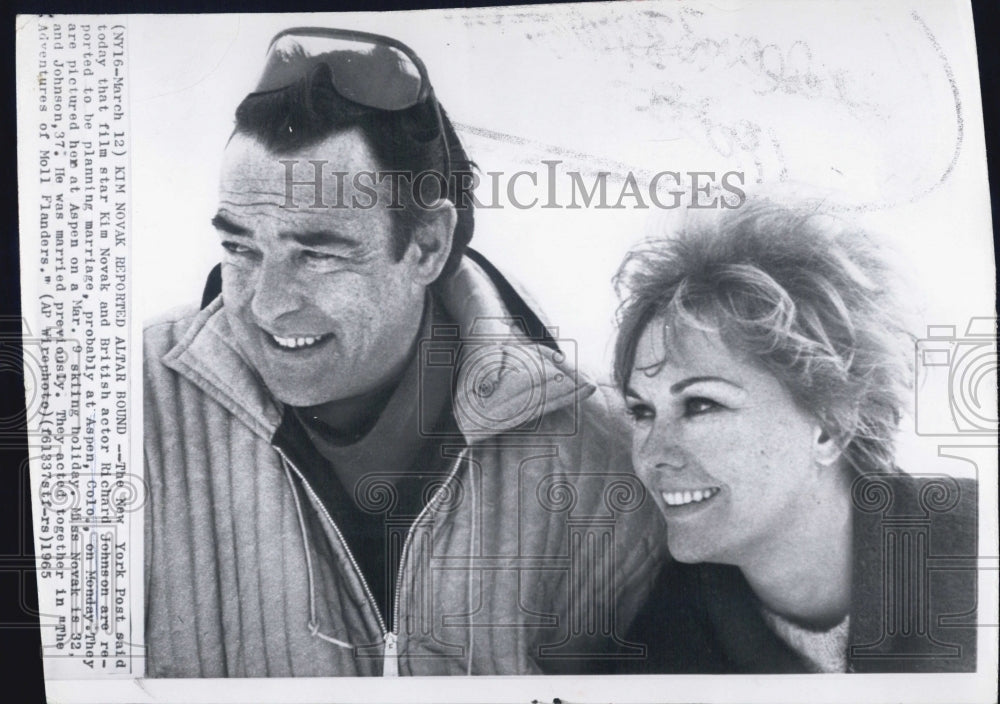 1965 Kim Novak and Richard Johnson planning wedding in Aspen - Historic Images