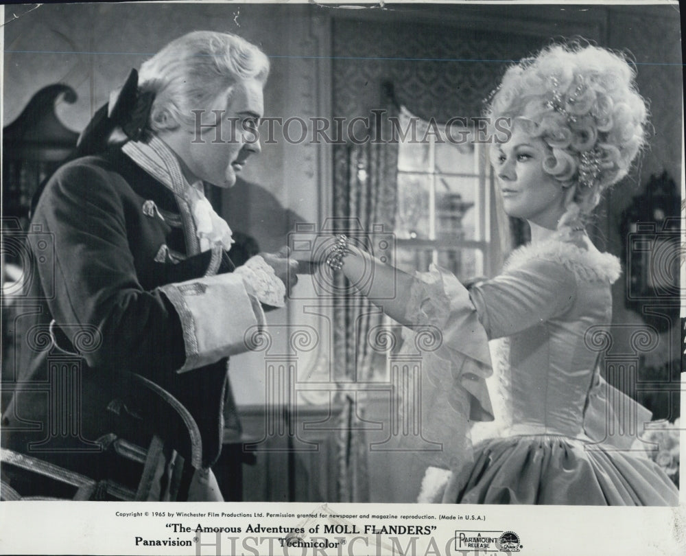 1965 Kim Novak Actress Richard Johnson Moll Flanders Movie Scene - Historic Images