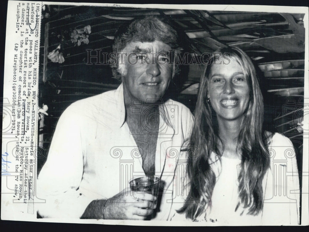 1971 Actor Lawford and Bride Dancer Rowan in Puerto Vallarta - Historic Images