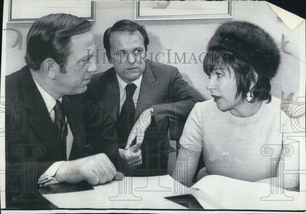 1970 Shirley MacLaine, George Stevens Jr, and Rep. John Brademas - Historic Images