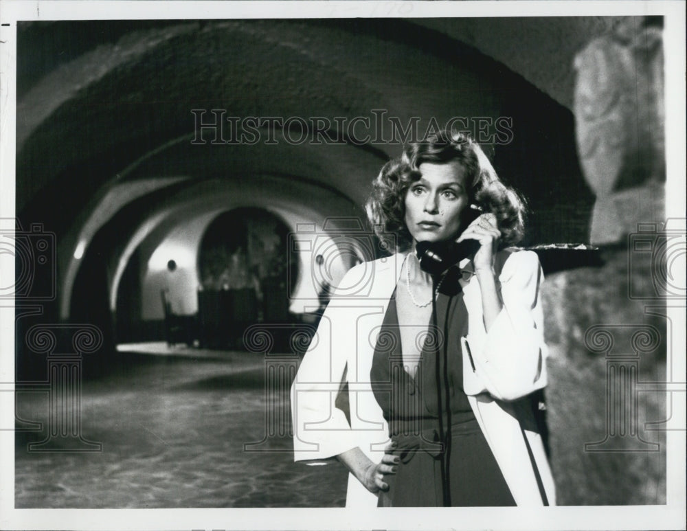 1977 Press Photo Actress Lauren Hutton in The Rhinemann Exchange - Historic Images