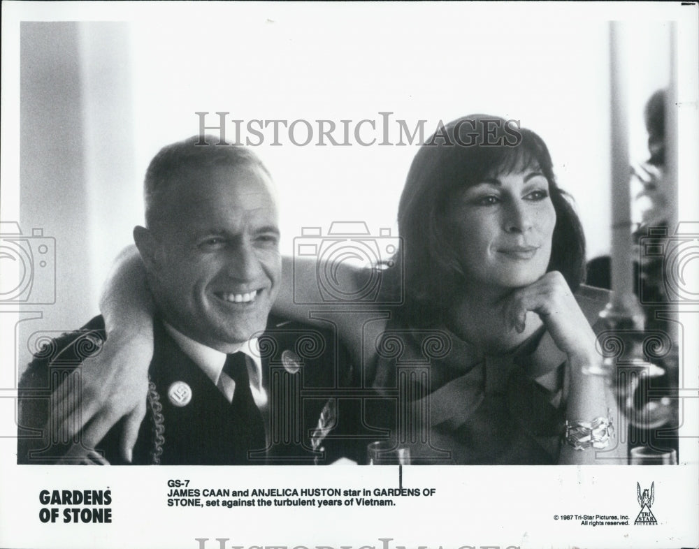 1987 Press Photo James Caan and Anjelica Huston star in &quot;Gardens of Stone&quot; - Historic Images