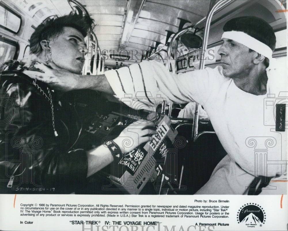 1986 Press Photo Leonard Nimoy &amp; Kerk Thatcher in Star Track IV The Voyage Home - Historic Images