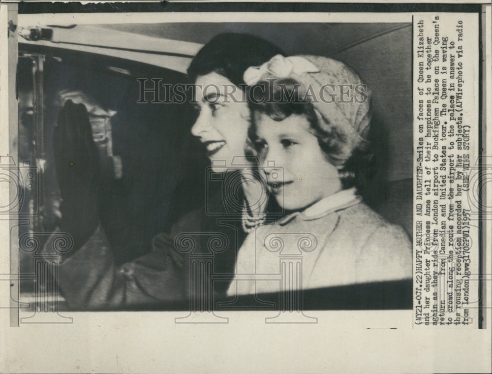 1957 Press Photo Queen Elizabeth on her return from Canada with Princess Anne - Historic Images