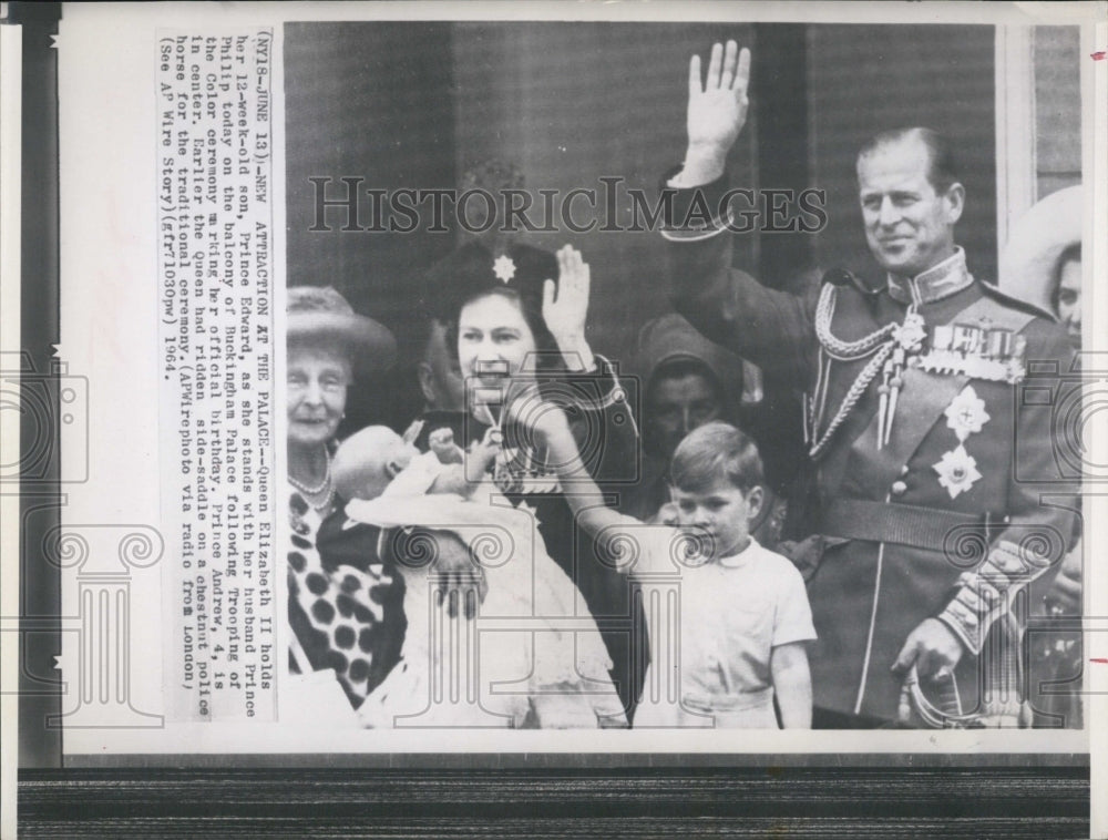 1964 Queen Elizabeth II Prince Philip Buckingham Palace Balcony - Historic Images