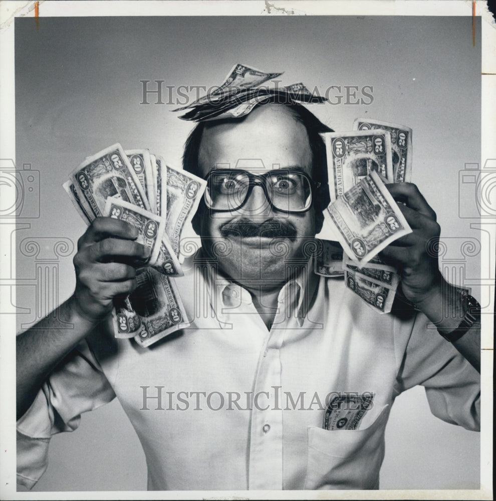 Press Photo Cash-O contest awards $1000 every week for 10 weeks - Historic Images