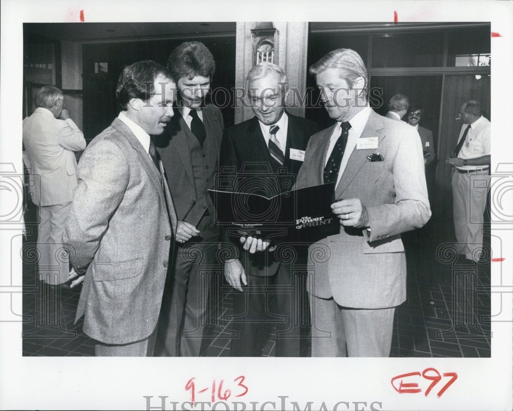 1982 Press Photo Leo Kubiet jack Painter Cedar Hanes and Bob Staff - Historic Images