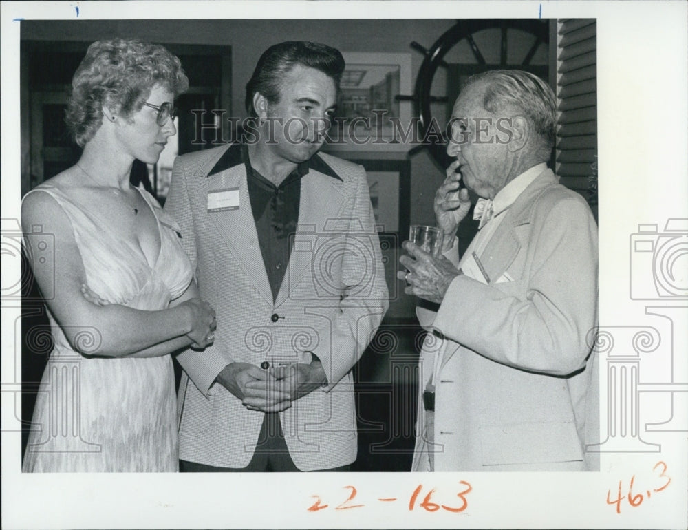 1978 Press Photo Three People Deep in Conversation - RSG11855 - Historic Images