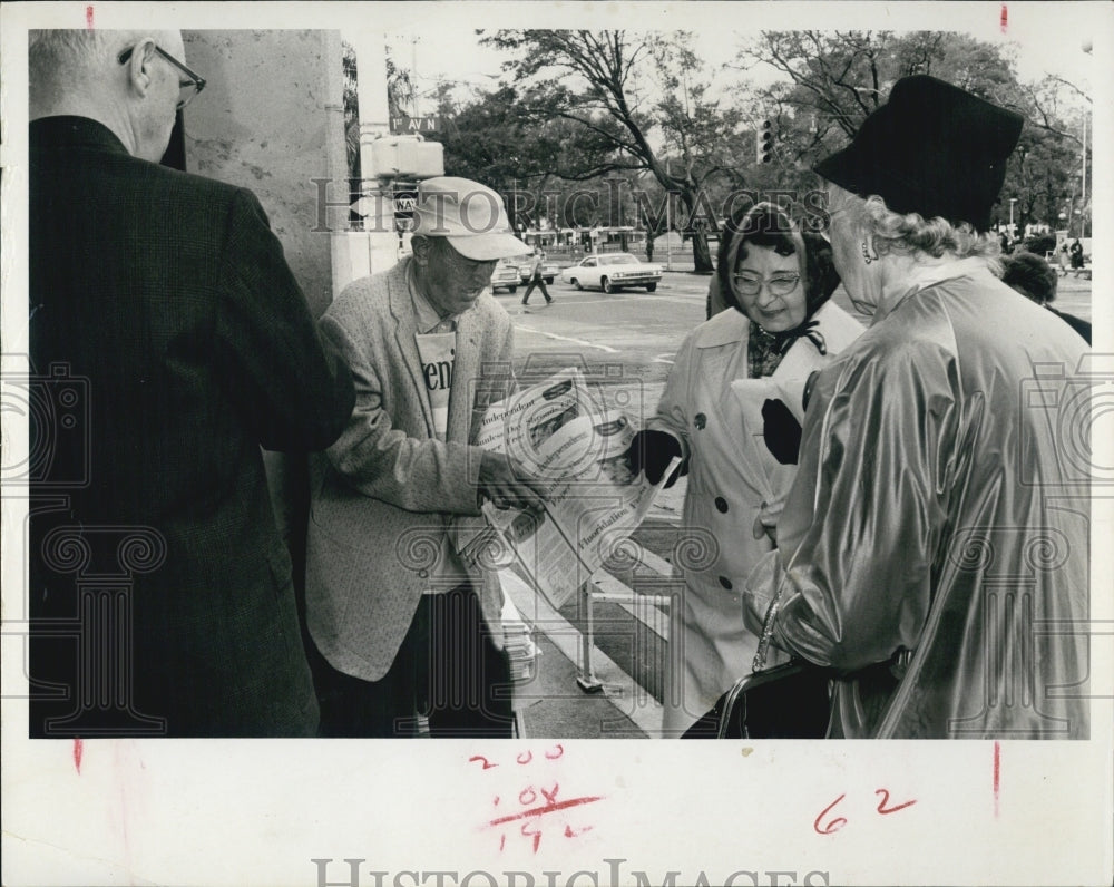 1967 Independent Sunshine Offer Free Newspapers St. Petersburg - Historic Images