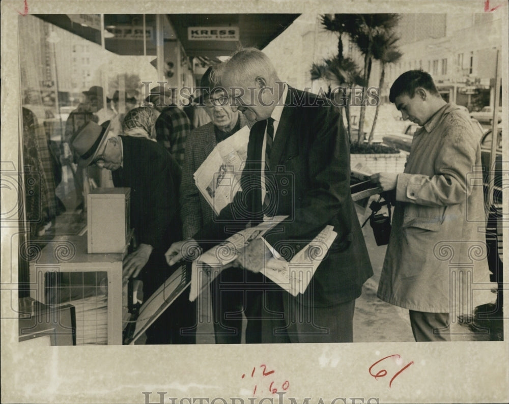 1966 Press Photo Man Getting Independent Newspaper Sunshine Edition - RSG11931 - Historic Images