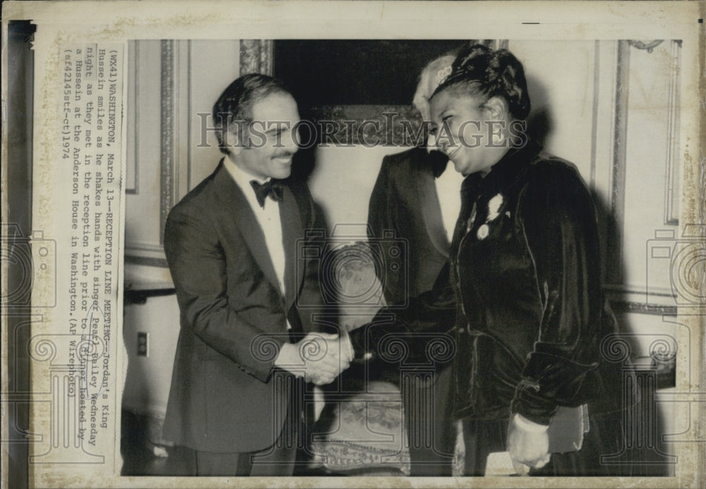 1974 Jordan's King Hussein shaking hands with singer Pearl Bailey - Historic Images