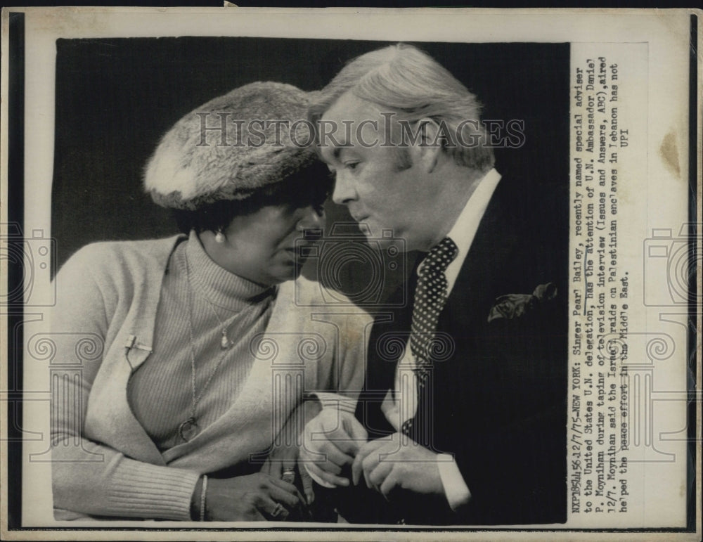 1975 Press Photo Singer and UN Advisor Pearl Bailey with Moyniham - Historic Images