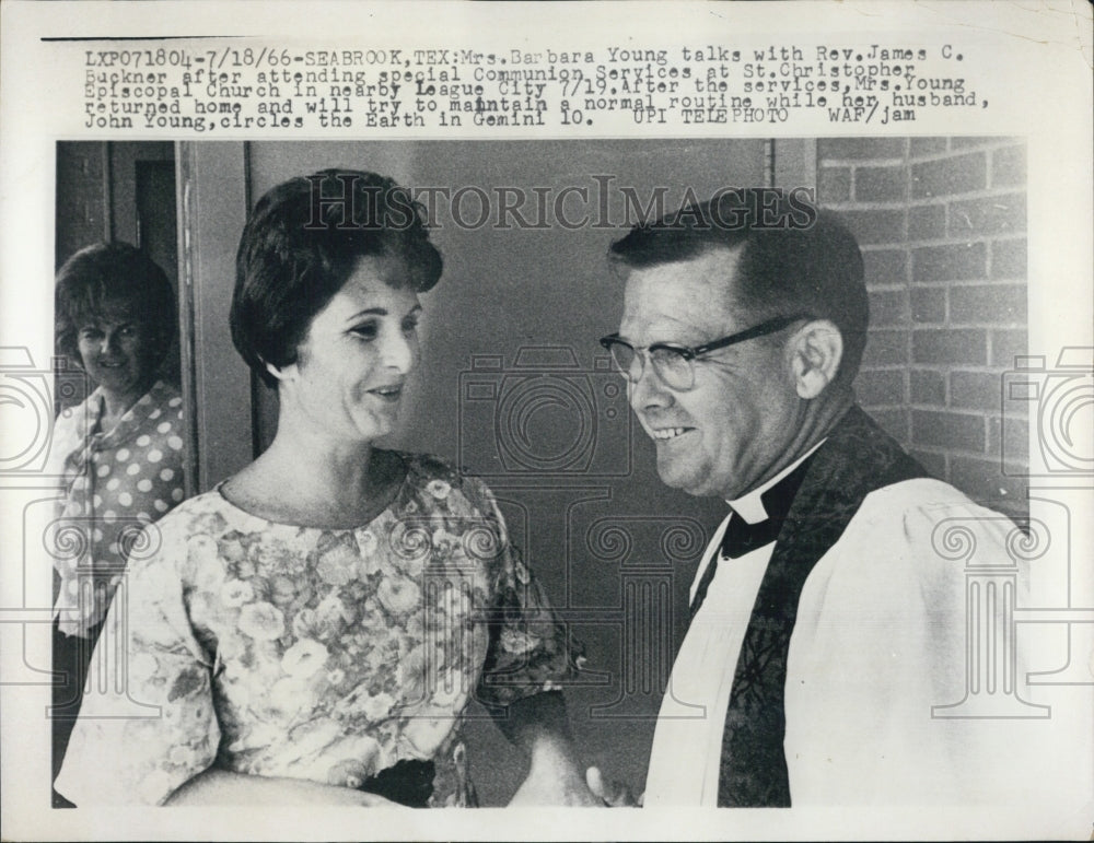 1966 Mrs Barbara Young talks with Rev James Buckner - Historic Images