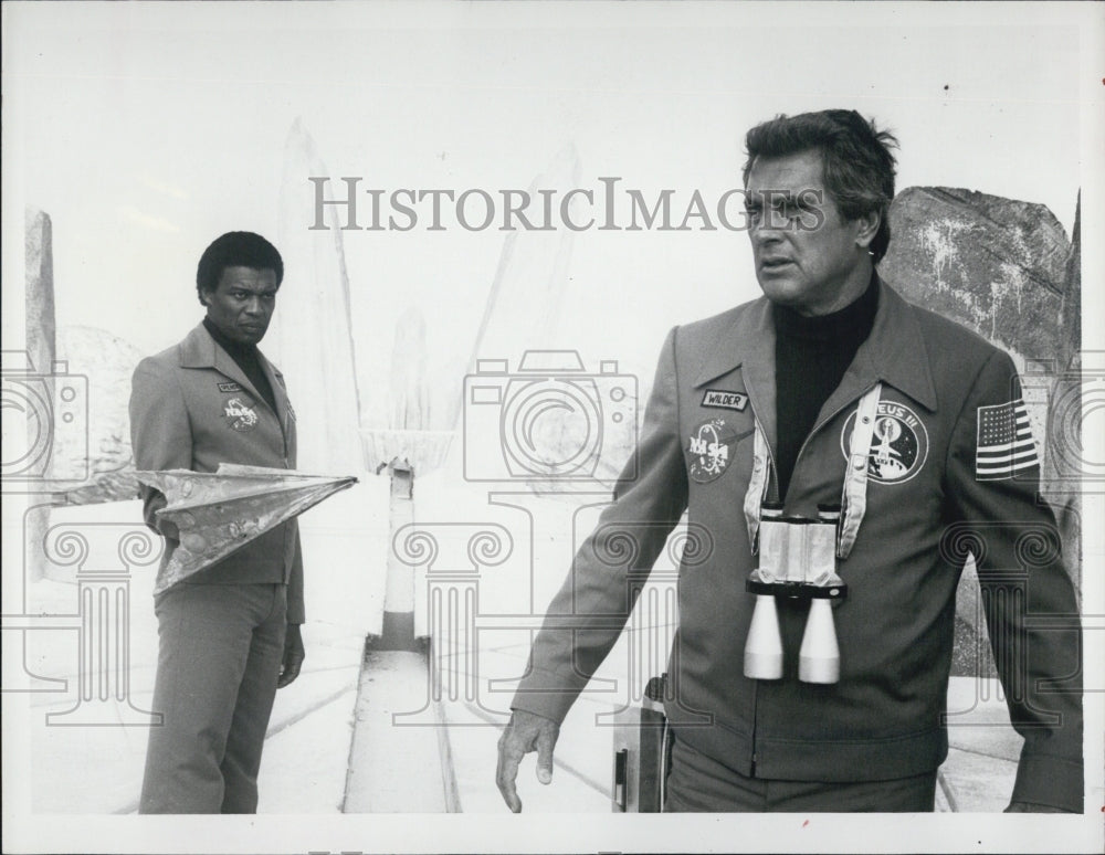 1982 Press Photo Rock Hudson and Bernie Casey in &quot;the Martian Chronicles - Historic Images