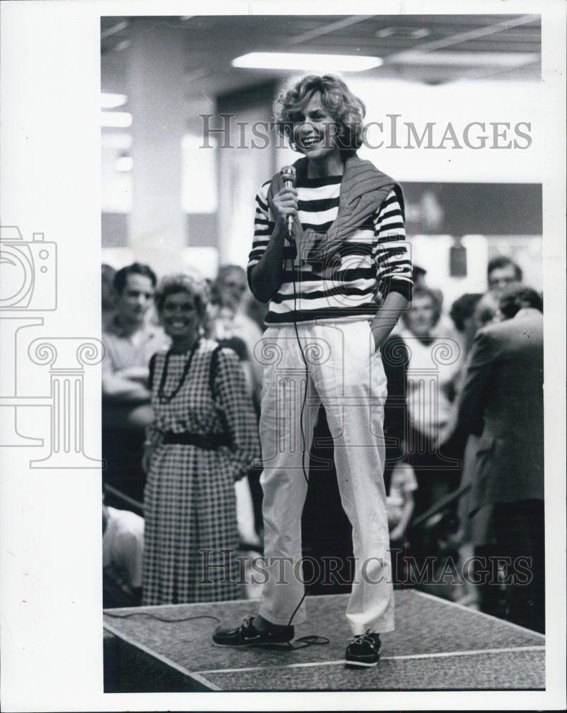 1983 Press Photo Lauren Hutton - Historic Images