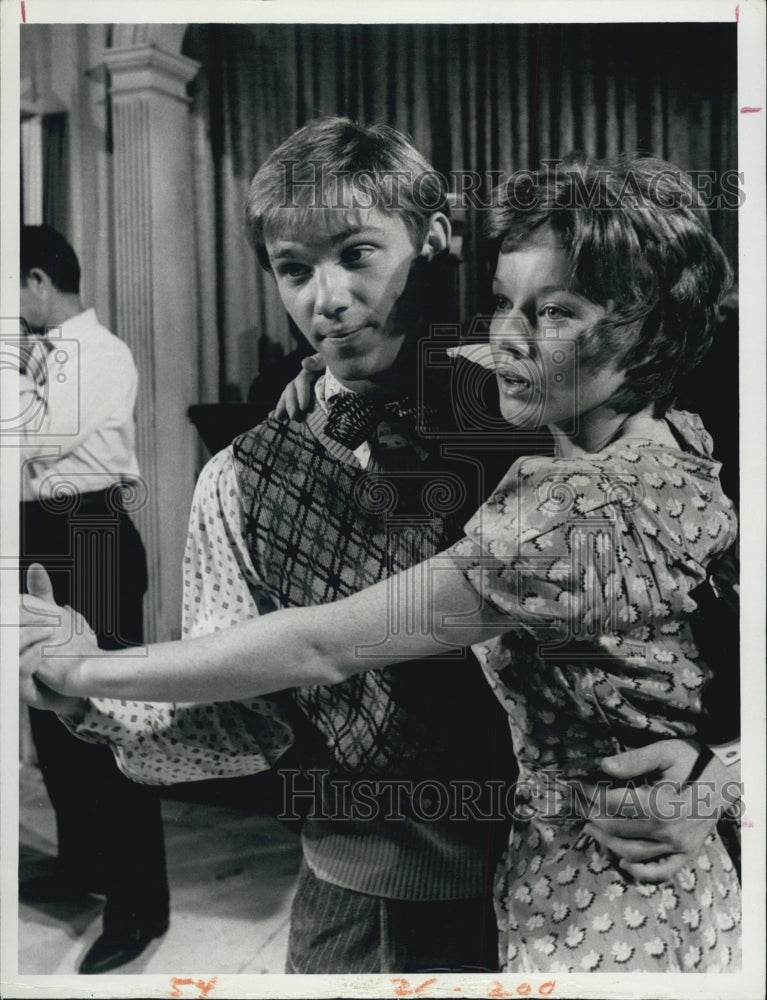 1975 Richard Thomas on &quot;The Walton&#39;s&quot; - Historic Images