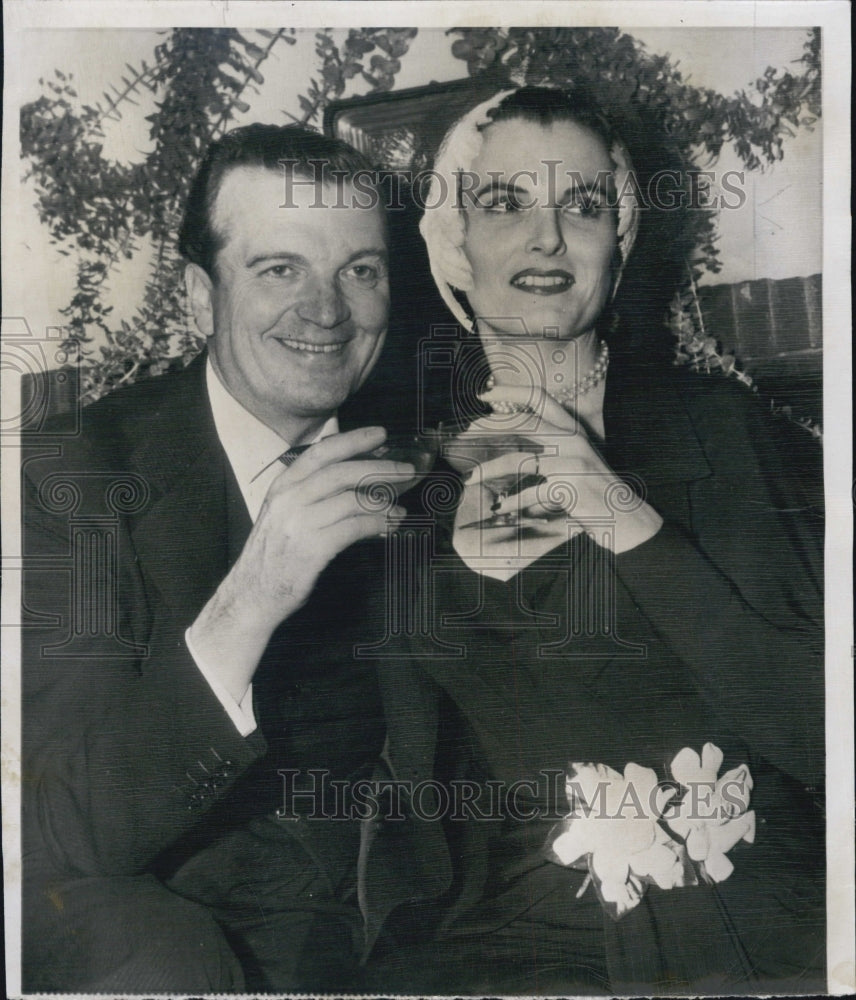 1949 John Loder Marries Mrs Evelyn Auffmont - Historic Images