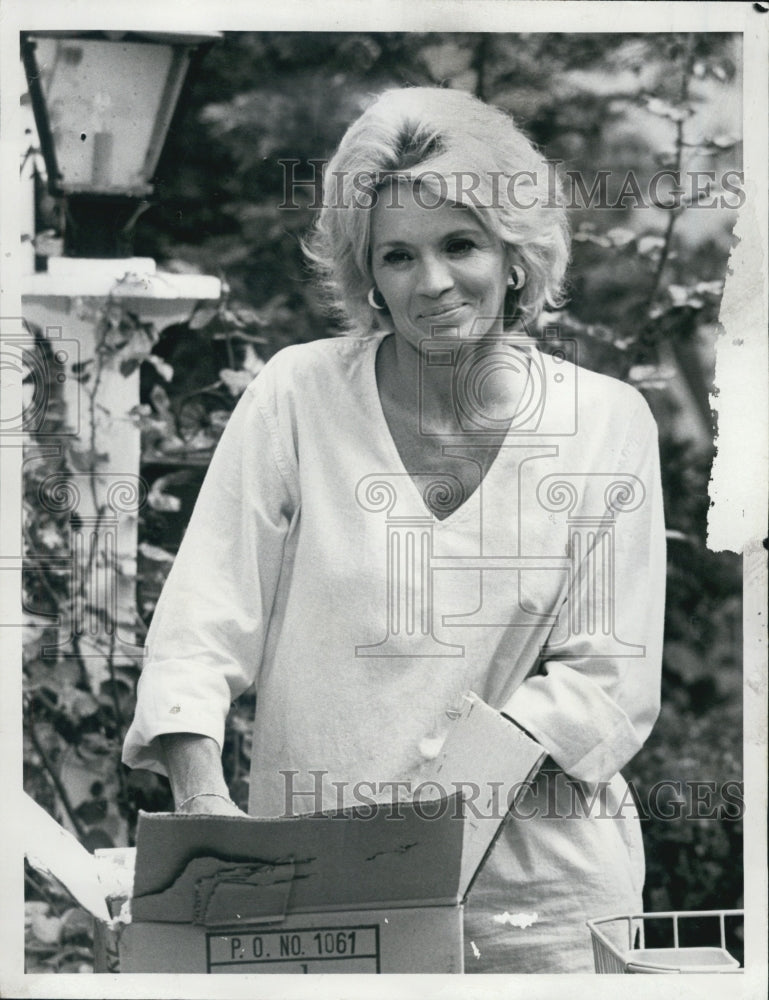 1979 Press Photo Angie Dickinson in &quot;the Suicide&#39;s Wife.&quot; - Historic Images