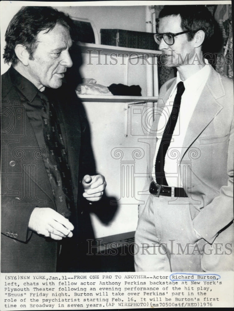 1976 Richard Burton &amp; Anthony Perkins - Historic Images