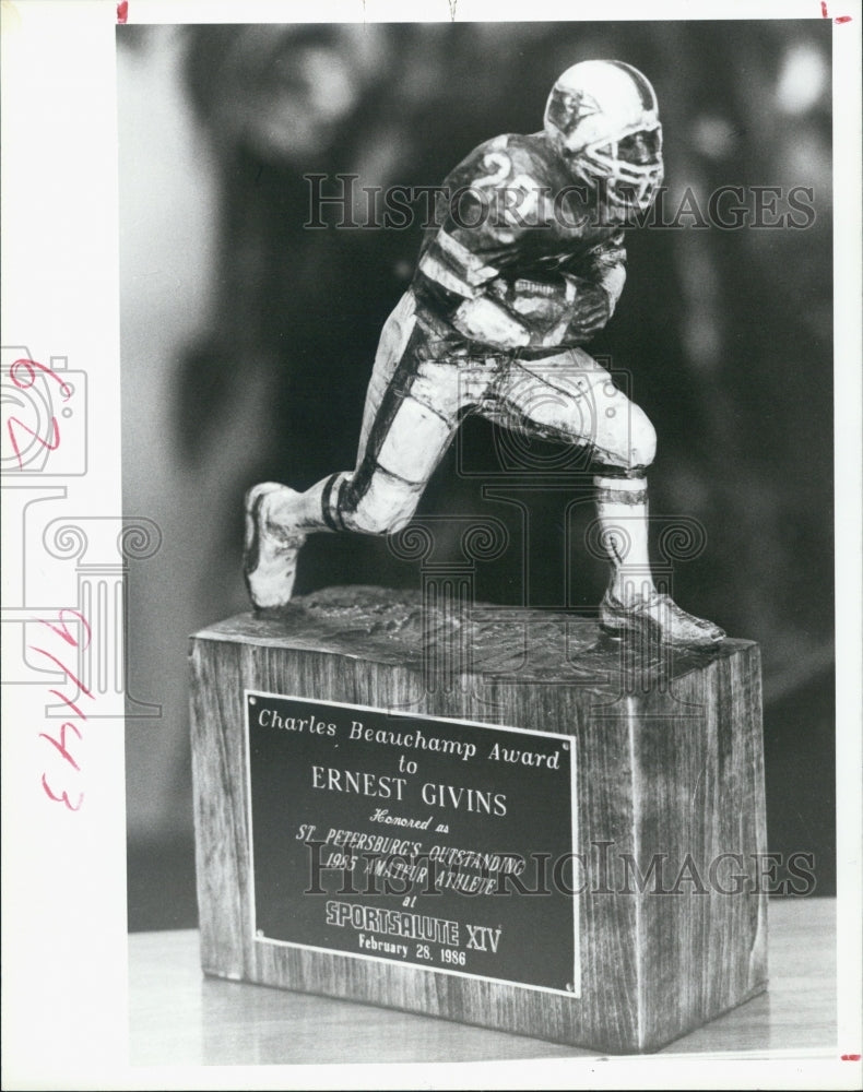 1986 Press Photo Ernest givins Sports Award - Historic Images