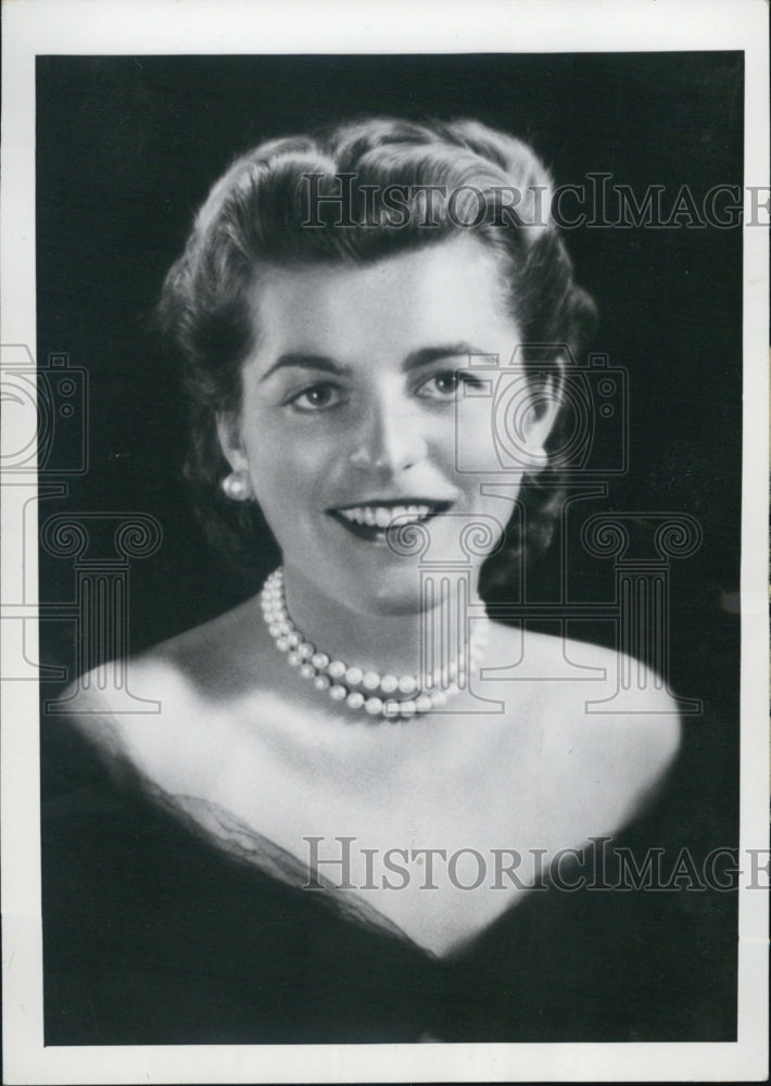 1954 Miss Patricia Kennedy engaged to Actor Peter Lawford - Historic Images